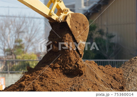 作業中のショベルカー イメージ 作業中のショベルカー イメージ 75360014