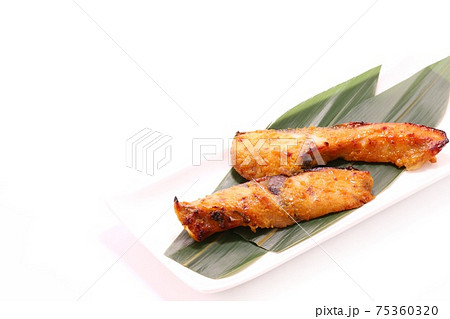 サワラの西京焼き 焼き魚 西京漬け 切り身の写真素材 [75360320] - PIXTA