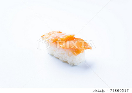 赤貝の握り寿司　白背景 75360517