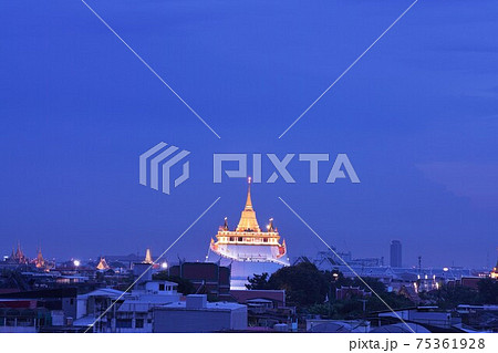 Night View of Golden Mount, Wat Saket in Bangkok 75361928
