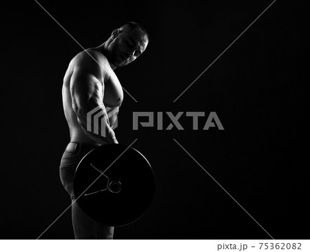 Strong men athlete, weightlifter does exercises 75362082