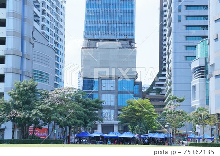 Market at Srinakharinwirot University, Bangkok 75362135