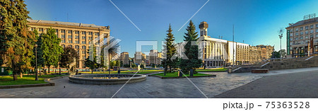 Maidan Nazalezhnosti in Kyiv, Ukraine Maidan Nazalezhnosti in Kyiv, Ukraine 75363528
