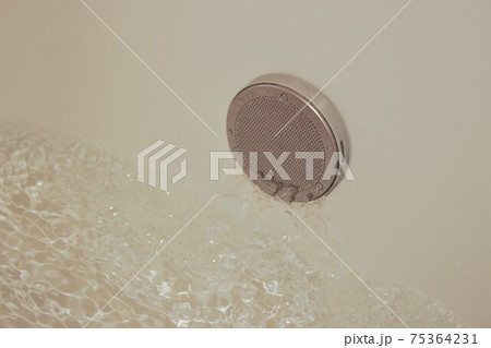 浴槽内への流水 浴槽内への流水 75364231