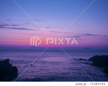 夕暮れの城ヶ島　 自然風景 75364793