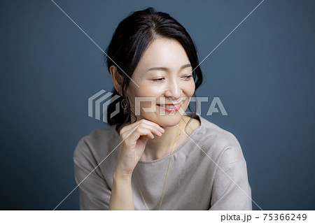 女性　ビューティー　ヘアケア　 75366249