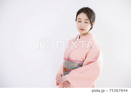 着物の女性の写真素材 [75367644] - PIXTA