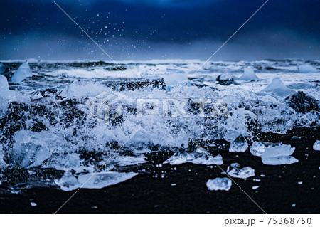 ヨークルスアゥルロゥン氷河湖の氷河（アイスランド） 75368750