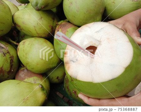 green coconut stock on shop for sell green coconut stock on shop for sell 75368887