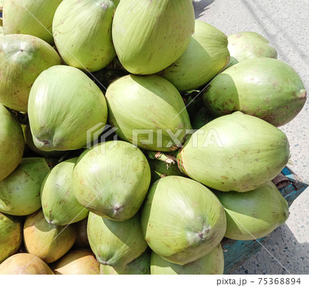 green coconut stock on shop for sell green coconut stock on shop for sell 75368894