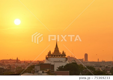 タイ・バンコクの黄金の丘寺院「ワット・サケット(Wat Saket)」 タイ・バンコクの黄金の丘寺院「ワット・サケット(Wat Saket)」 75369233