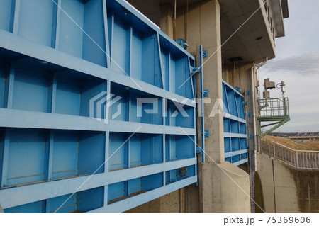 北多摩二号水再生センター排水樋門 75369606