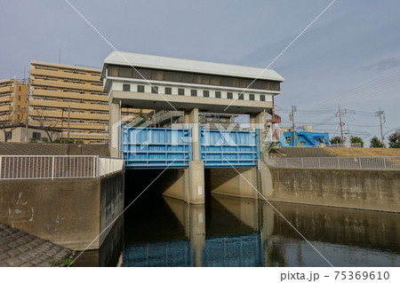 北多摩二号水再生センター排水樋門 75369610