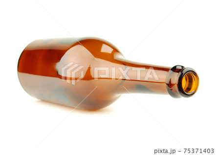 Emtpy wine bottle 75371403