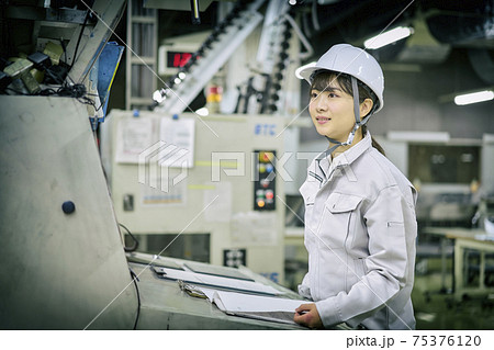 ビジネス 工場 女性 ビジネス 工場 女性 75376120