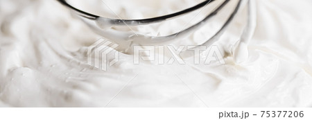 Homemade organic whipped cream, product texture 75377206
