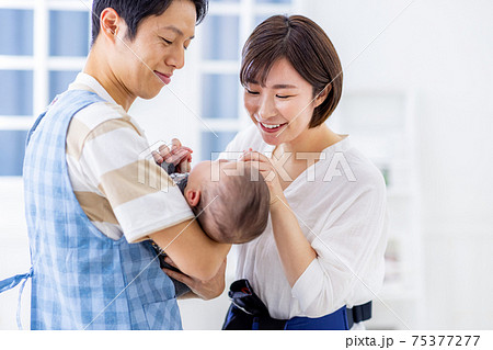 保育園 男性 保父 ママ 預ける 保育園 男性 保父 ママ 預ける 75377277