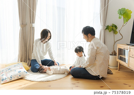 幸せなファミリー 75378019