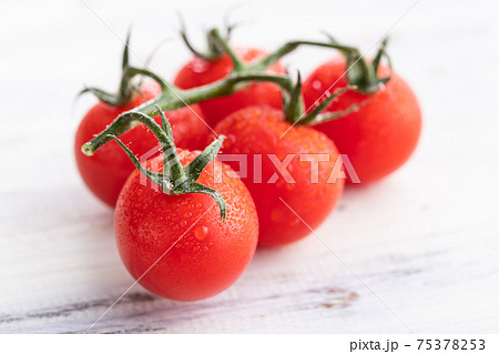 新鮮朝採り、房摘みトマト 新鮮朝採り、房摘みトマト 75378253