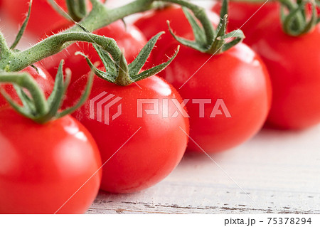 新鮮朝採り、房摘みトマト 新鮮朝採り、房摘みトマト 75378294