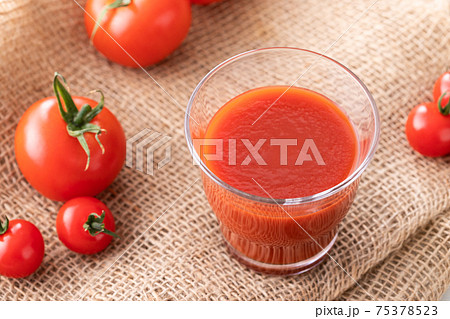 フレッシュなトマトジュースのイメージ写真 フレッシュなトマトジュースのイメージ写真 75378523
