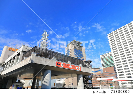 【兵庫県】晴天下の京橋パーキングエリア(阪神高速) 【兵庫県】晴天下の京橋パーキングエリア(阪神高速) 75380306