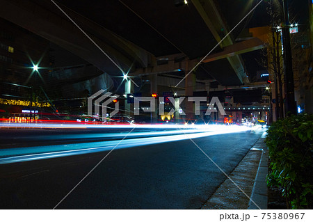 首都高速3号渋谷線の交通　池尻大橋周辺の夜景【交通イメージ】 75380967