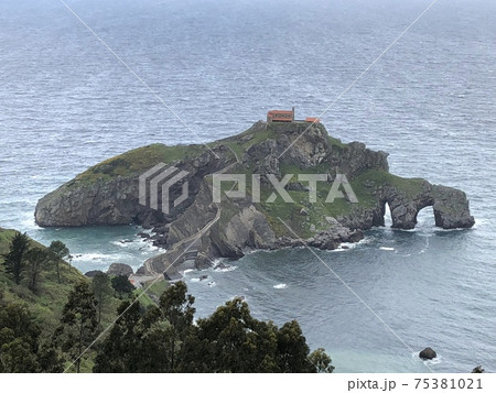 海に浮かぶ教会ガステルガチェ 海に浮かぶ教会ガステルガチェ 75381021