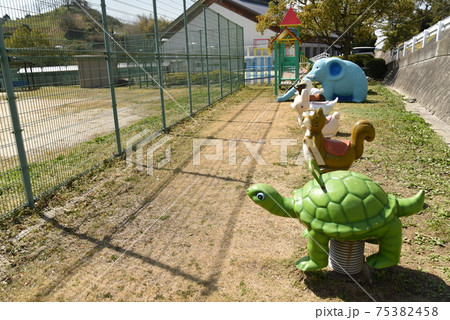 カメ リス ウサギ等の スプリング遊具の写真素材 [75382458] - PIXTA