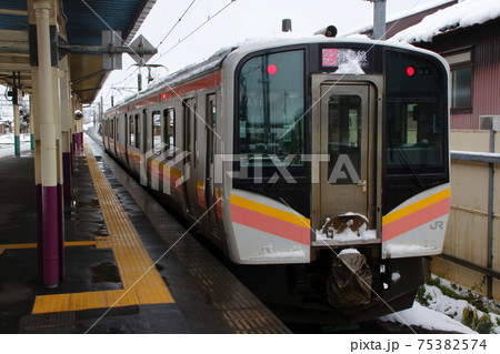 弥彦線E129系（東三条駅） 75382574