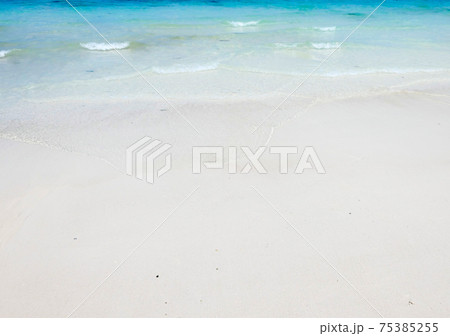 Beautiful tropical beach 75385255