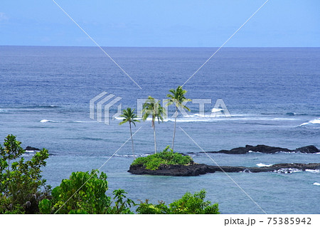 南太平洋の島国サモア独立国 ウポル島南岸の小島の写真素材