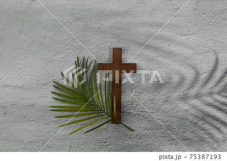 Palm sunday background. Cross and palm on grey background. Palm sunday background. Cross and palm on grey background. 75387193