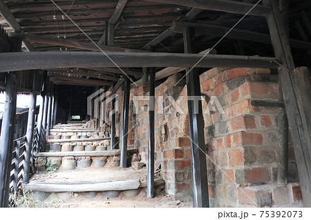 常滑散策　国の重要有形民俗文化財に指定されている登窯（東榮窯） 75392073