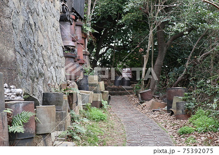 常滑散策　国の重要有形民俗文化財に指定されている登窯（東榮窯） 75392075