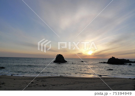 日本海の夕焼け空【新潟県村上市】 日本海の夕焼け空【新潟県村上市】 75394949