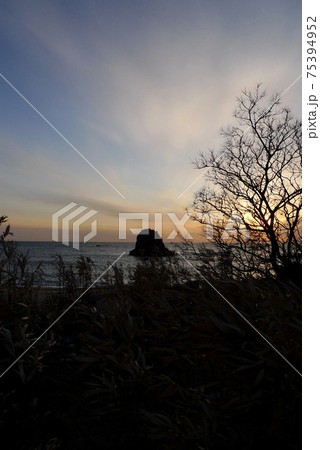 日本海の夕焼け空【新潟県村上市】 日本海の夕焼け空【新潟県村上市】 75394952