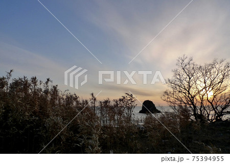日本海の夕焼け空【新潟県村上市】 日本海の夕焼け空【新潟県村上市】 75394955