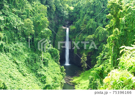 南太平洋の島国サモア独立国 ウポル島ソポアガ滝の写真素材