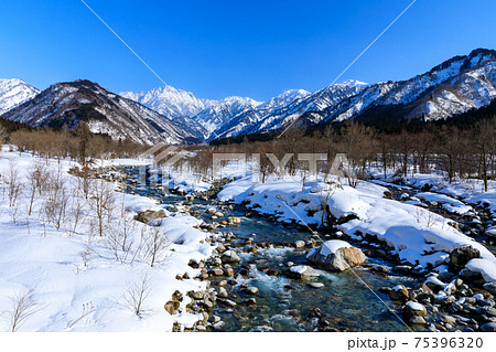 富山・上市・伊折橋からの冬の剱岳 富山・上市・伊折橋からの冬の剱岳 75396320