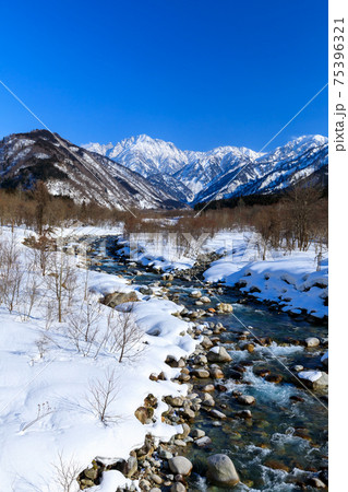 富山・上市・伊折橋からの冬の剱岳 富山・上市・伊折橋からの冬の剱岳 75396321