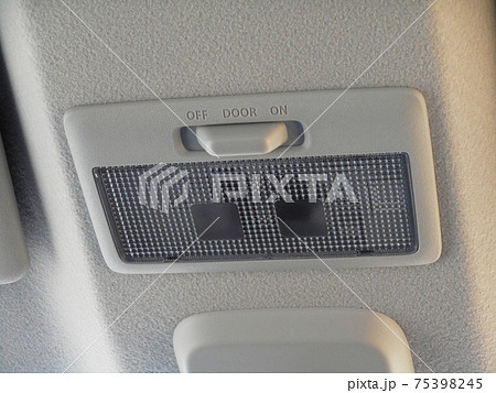 自動車のルームランプ(消灯時) 75398245