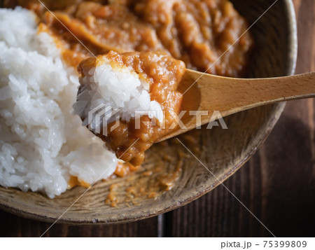 野菜をとろとろに煮込んで作ったカレーライス。 野菜をとろとろに煮込んで作ったカレーライス。 75399809