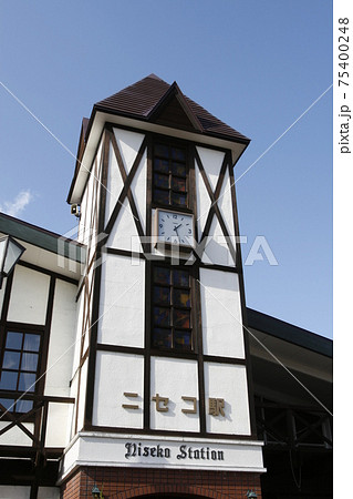 ニセコ駅 秋のニセコ駅 函館本線 ハローウィン装飾 ニセコ駅 秋のニセコ駅 函館本線 ハローウィン装飾 75400248
