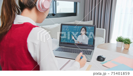 female student learn math online female student learn math online 75401859