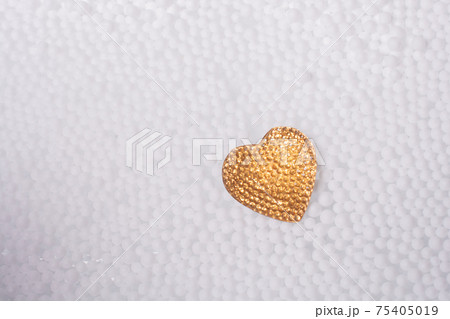 Heart shaped bright object in view 75405019