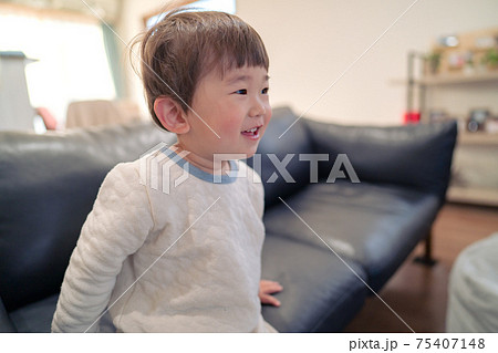 イヤイヤ期の子供 上機嫌 イヤイヤ期の子供 上機嫌 75407148