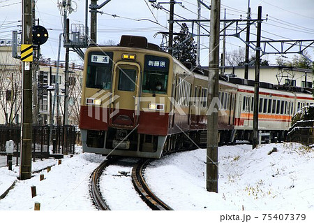 雪路の鬼怒川線を走る…6050系 電車 75407379