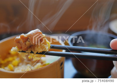 出来立ての鶏めし 出来立ての鶏めし 75408490