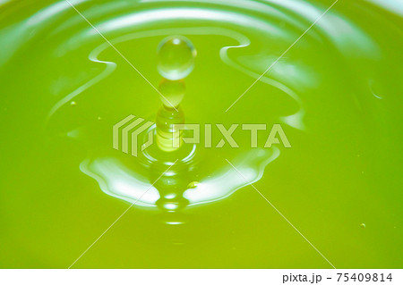 水滴、波紋 75409814